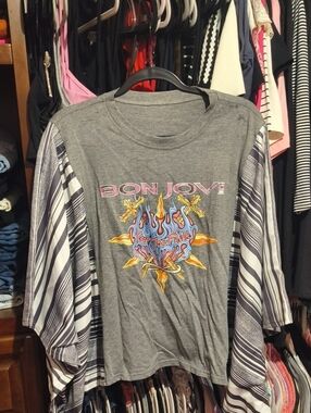 Women's Gray Graphic Tee with Striped Sleeve Accents Bon Jovi Kantha Top Willow